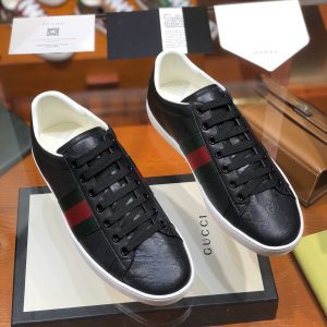 Gucc* SNEAKER