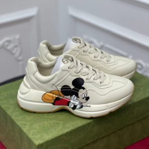 Gucc* SNEAKER