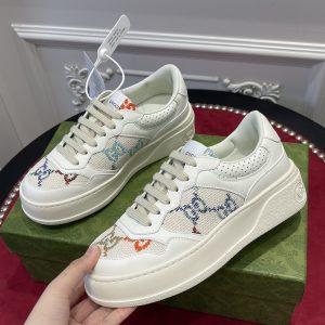 Gucc* SNEAKER