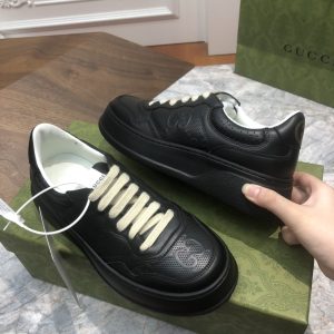 Gucc* SNEAKER