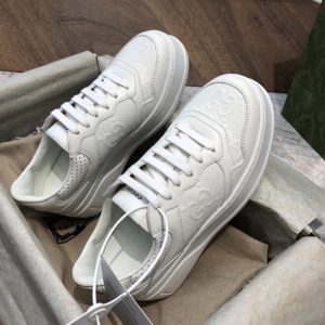 Gucc* SNEAKER