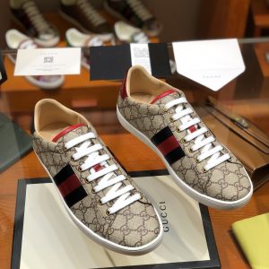 Gucc* SNEAKER