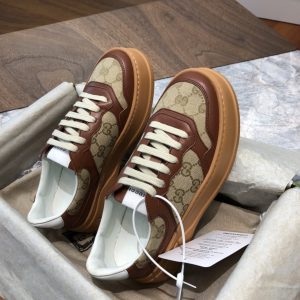 Gucc* SNEAKER