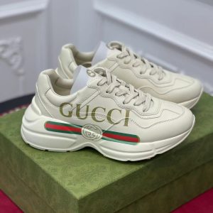 Gucc* SNEAKER